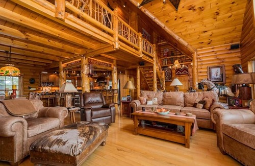 Johnsonville Cabina | Unique Log Cabin, Riverfront, minutes to Saratoga
