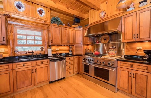 Johnsonville Cabina | Unique Log Cabin, Riverfront, minutes to Saratoga