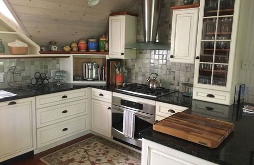 Nantucket Town Cabaña | Unique & Lovely: Luxury Treetop Cottage, cerca de Town & Beac