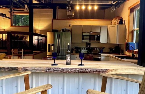 Primrose Cabina | Unique Luxury Cabin w/ King Bed/Hot Tub in RRG!