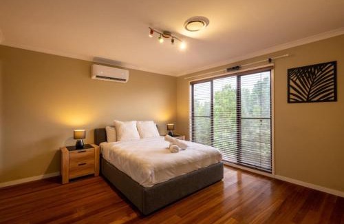 Stretton Casa | Unique Modern 4BR House for Your Getaway Stretton