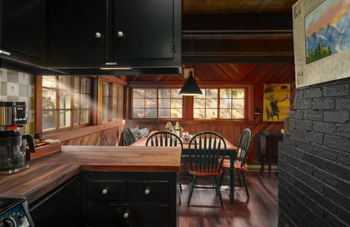 Aspen Brook Casa | Unique mountain cabin|King bed|Fireplace
