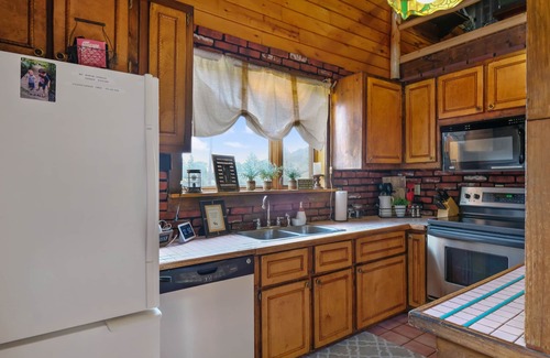 Del Norte Casa | Unique mountain lodge with firepit, loft, & children's items - near skiing