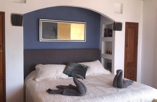 Bouvet Island Casa | Unique off-grid country house with spectacular views, pet-friendly