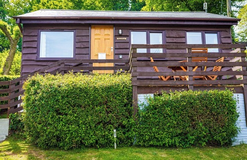 Berrynarbor Chalet De Esquí | Unique, peaceful, cosy and quaint cedar wood built holiday lodge.