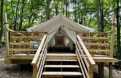 Damascus Alquiler De RV | Private elevated glamping experience nestled in the Blue Ridge Mountains.