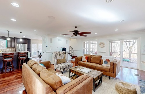 Chester County Casa | Unique property with retro room, fireplace, hot tub & pool
