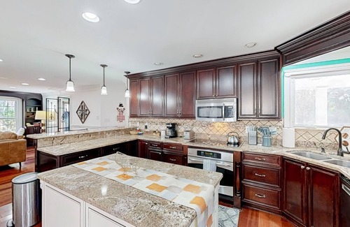 Chester County Casa | Unique property with retro room, fireplace, hot tub & pool