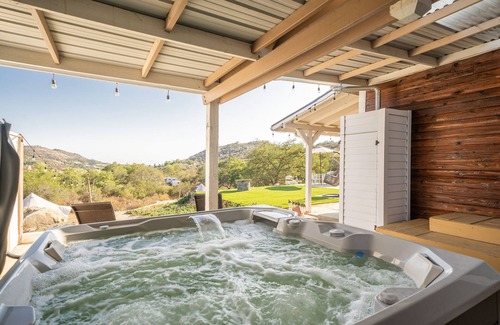 Temecula Cabina | Unique ranch home with pool and hot tub on beautiful 5 acres!