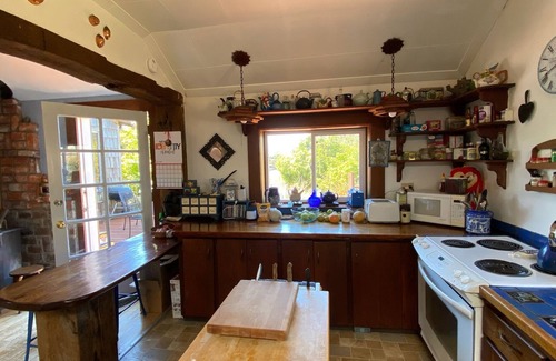 Elk Casa | Unique Redwood home built 1920 with hot tub & short walk to the Elk beach
