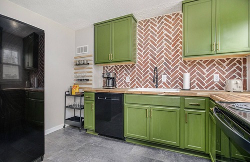 Mission Casa | Unique Renovated 2 bedroom home