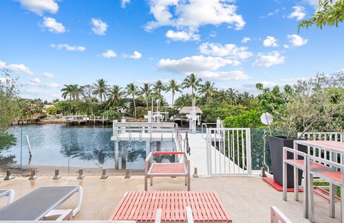 Deerfield Beach Apartamento | Unique Retreat - Unit E: Rustic 3rd-floor Hideaway