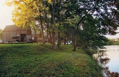 Caplinger Mills Cabaña | Unique Riverfront Gem: Dogs Ok, King Bed (Cabin 1)