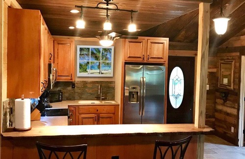 Mount Mourne Cabaña | Unique Rustic Charm Cottage Great Location close to Lake
