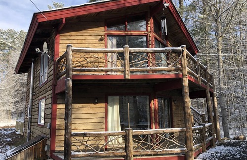 Jay Casa | Unique Rustic Ski-Tree House - Game room, Hot tub & Sauna