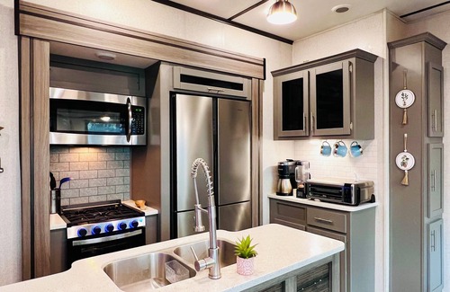 Flower Mound Casa | Unique RV Stay! Perfect for Couples, Families, And Explorers in the heart of FM