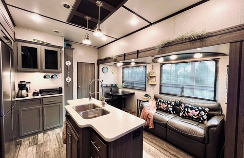 Flower Mound Casa | Unique RV Stay! Perfect for Couples, Families, And Explorers in the heart of FM