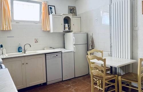 Bagnols-en-Foret Apartamento | Unique Secluded 1-bedroom apartment w/ pool