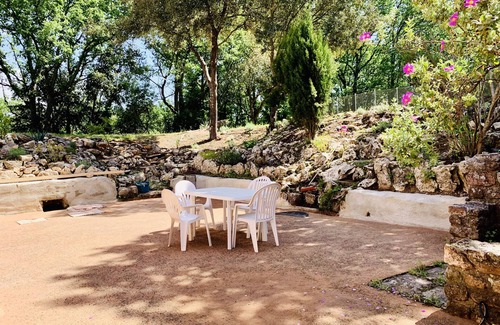 Bagnols-en-Foret Apartamento | Unique Secluded 1-bedroom apartment w/ pool