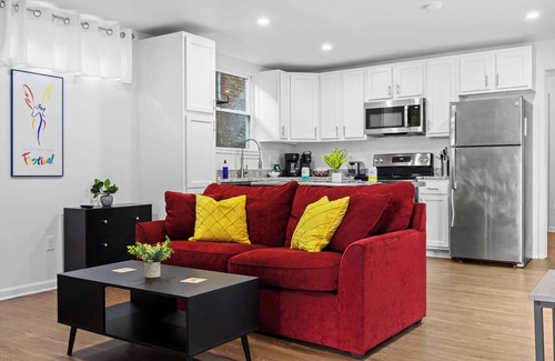 Phoenix Hill Apartamento | Unique Shipping Container Retreat: Four 1BR Units