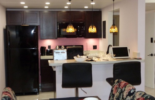 Williams Town Condominio | Unique Smart Condo Living, Hotel Quality