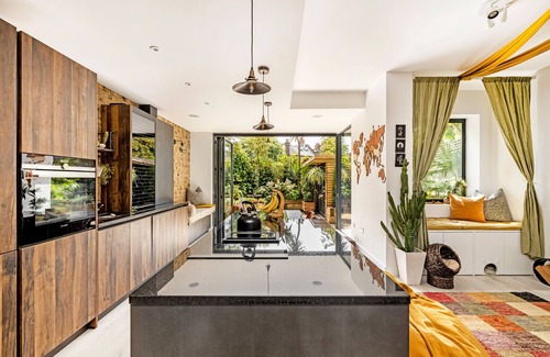 Dalgarno Casa | Unique Space, Sunny, Modern Design, 10 min to Portobello Rd