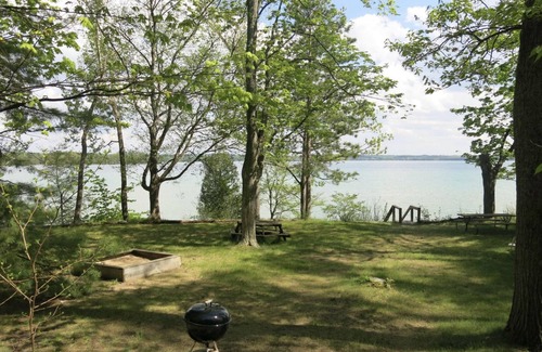 Elk Rapids Casa | Unique & Spacious 5-bedroom on Sandy Shores of of Elk Lake