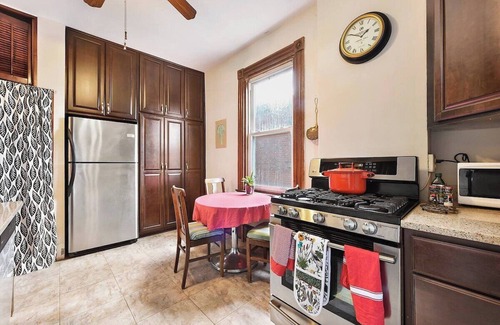 Pittsburgh Casa | Unique- Spacious- Highland Park-2 king- Quiet - BBQ- Free Street Parking