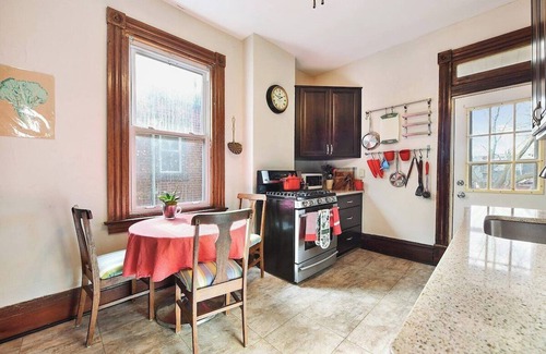 Pittsburgh Casa | Unique- Spacious- Highland Park-2 king- Quiet - BBQ- Free Street Parking