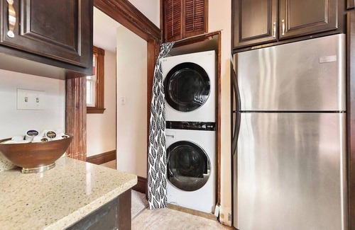 Pittsburgh Casa | Unique- Spacious- Highland Park-2 king- Quiet - BBQ- Free Street Parking