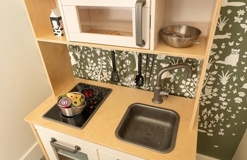 Ammon Casa | Unique & Spacious Home GREAT LOCATION HOT TUB 🔥 Sleeps 14 Family Friendly