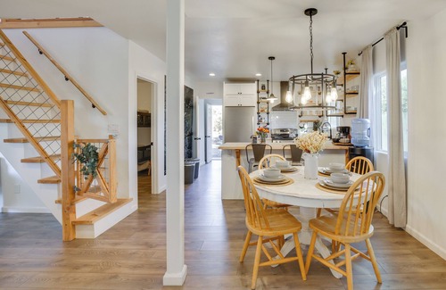 Alpine Casa | Unique Stay: Alpine 'Mariposa Farmhouse' w/ Views!