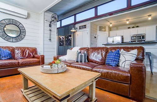 McQueeney Cabina | Unique Stay-Guadalupe River-Container Home