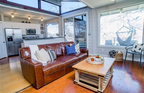 McQueeney Cabina | Unique Stay-Guadalupe River-Container Home