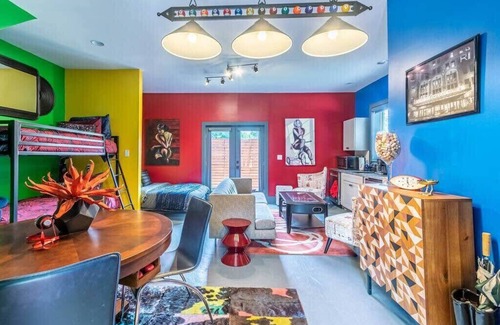 Urban Core Apartamento | Unique studio w/ pool, spa & gardens near downtown