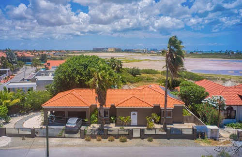 Malmok Apartamento | Unique studio with swimming pool, walking distance to the beach, with great view