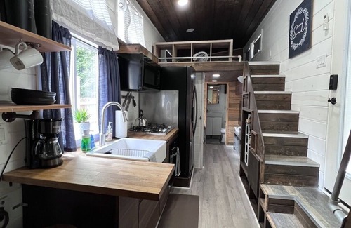 North Raleigh Casa | Unique Tiny Home Escape! Fully Equipped & Relaxing, Privacy-Fenced Outdoor Space