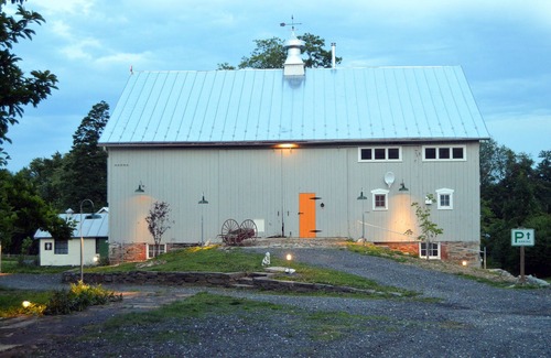Boring Casa | Unique Tiny House Getaway on Historic Farm