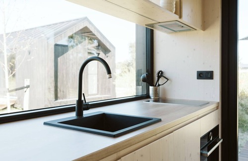 Ouddorp Chalet De Esquí | Unique tiny house with a nice terrace!