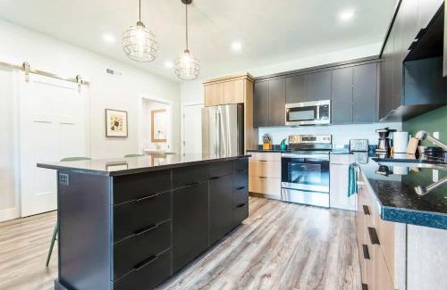 Driggs Casa | Unique Townhome 2 Car Garage & AC