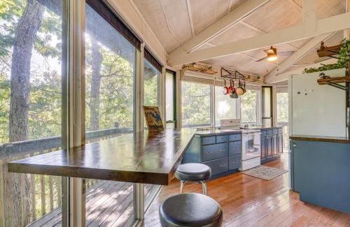 Village of Four Seasons Casa | Unique Treehouse Hideaway Near Lake of the Ozarks