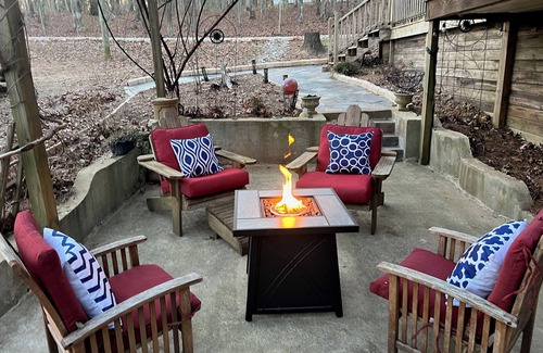 Lineville Cabina | Unique Treehouse-Separate Space for Teens! Fire pit,WIFI,Kayak-300 yds to Lake