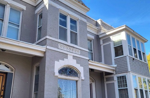 St. Joseph Apartamento | Unique, Two-story 3bdr Apt w/ Spiral Staircase in Museum Hill