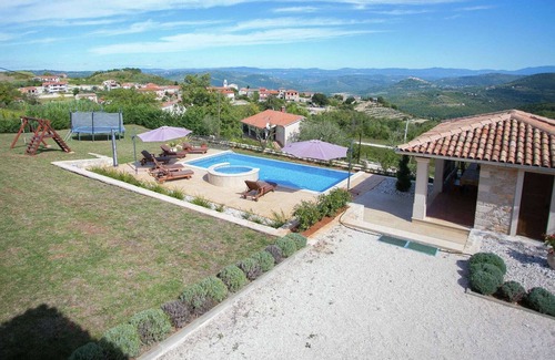 Vizinada Cabaña | Pintoresca Villa en Vižinada, Croacia con Piscina