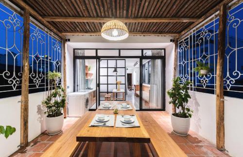 Trang Tien Apartamento | Unique Villa next to Hoan Kiem Lake with Terrace