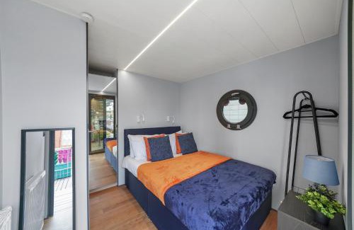 Canary Wharf Alquiler De Eote | Unique Water Lodge in London - Sleeps 6