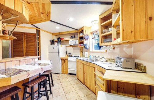 West Jefferson Casa | Unique West Jefferson Home w/ Fire Pit & Grill!