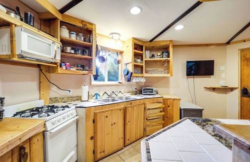 West Jefferson Casa | Unique West Jefferson Home w/ Fire Pit & Grill!