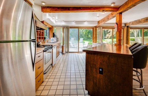 Newtown Casa | Unique Woodland Retreat w / 5 habitaciones y 50 acres privados