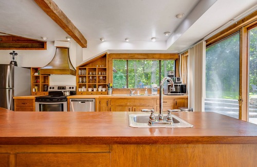 Newtown Casa | Unique Woodland Retreat w / 5 habitaciones y 50 acres privados